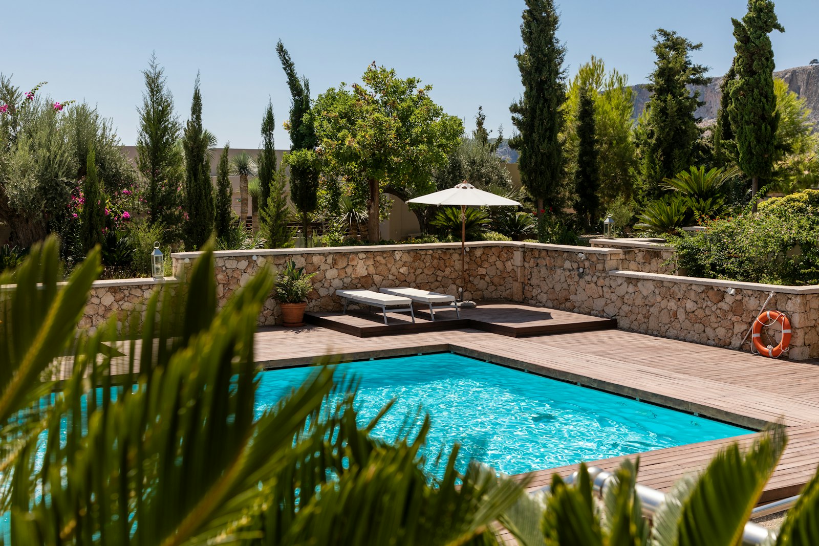 Elite Poolscapes & Designs pool services